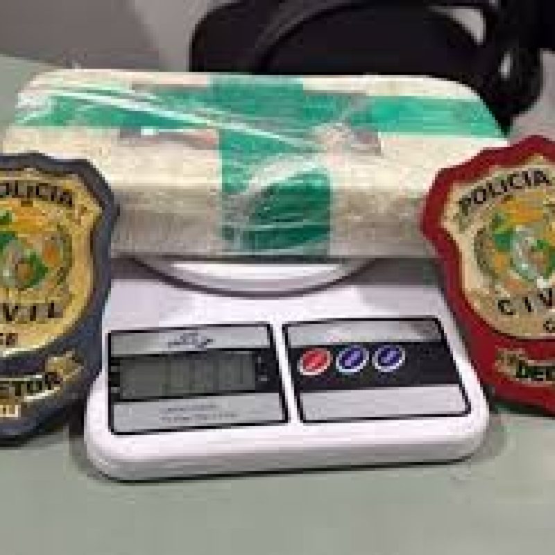 Trio é preso com cocaína escondida em carro na Raposa